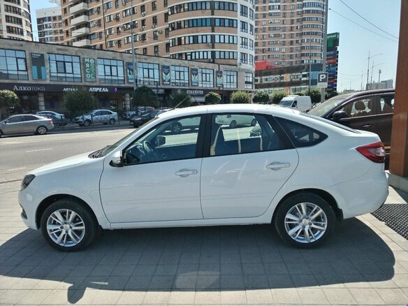 2026 Lada (ВАЗ) Granta I Рестайлинг, белый - вид 7