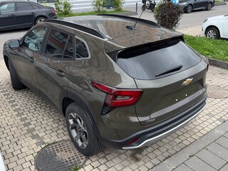 2023 Chevrolet Trax II, коричневый, 2250000 рублей, вид 2