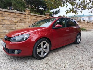 2011 Volkswagen Golf VI, красный, 900000 рублей, вид 2