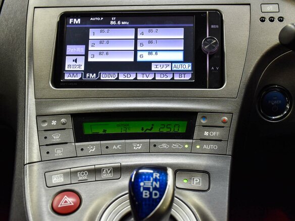 2013 Toyota Prius III Рестайлинг (XW30), фиолетовый - вид 17