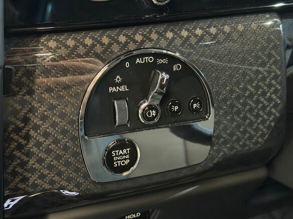 2025 Rolls-Royce Cullinan Black Badge I Рестайлинг (Series II), чёрный, 67900000 рублей - вид 31