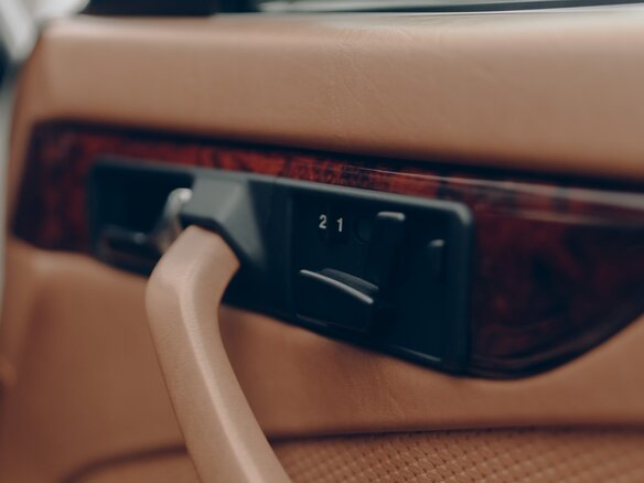 1985 Mercedes-Benz S-Класс 500 II (W126), белый, 7700000 рублей - вид 11