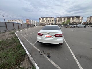 2021 Toyota Camry VIII (XV70) Рестайлинг, белый, 3100000 рублей, вид 3