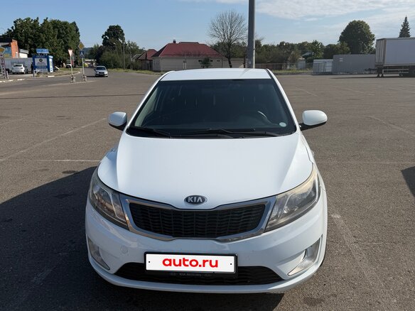 2013 Kia Rio 4-speed III, белый, 880000 рублей - вид 1