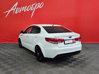2015 Kia Rio III Рестайлинг, белый, 1000000 рублей, вид 3