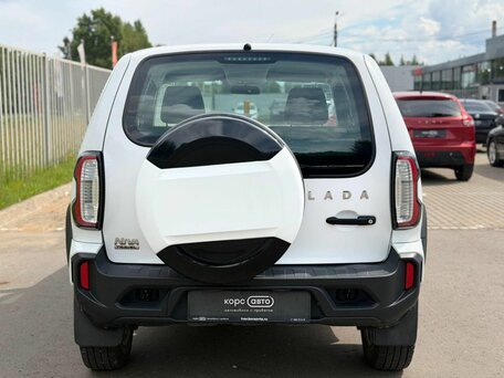 2024 Lada (ВАЗ) Niva Travel I, белый, 915400 рублей, вид 5