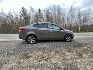 2015 Kia Rio III Рестайлинг, серый, 835000 рублей, вид 3
