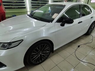 2018 Toyota Camry VIII (XV70), белый, 2750000 рублей, вид 3