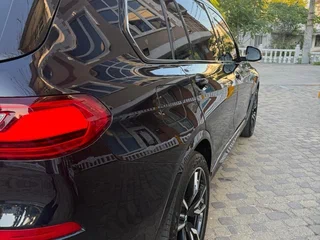 2021 BMW X7 30d I (G07), чёрный, 9950000 рублей, вид 3