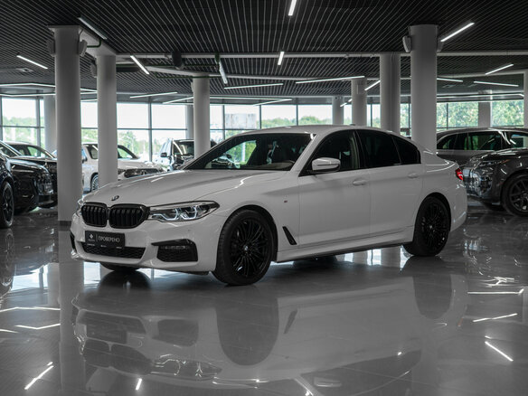 2019 BMW 5 серии 530d xDrive VII (G30/G31/G38), белый, 4980000 рублей