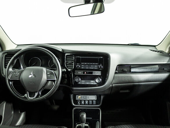 2019 Mitsubishi Outlander III Рестайлинг 3, белый, 1749700 рублей - вид 11