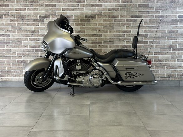 2008 Harley-Davidson Street Glide, серебристый, 855000 рублей - вид 1