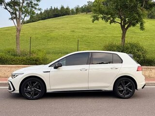 2023 Volkswagen Golf VIII, белый, 1550666 рублей, вид 4