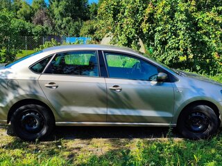 2015 Volkswagen Polo V Рестайлинг, бежевый, 970000 рублей, вид 3