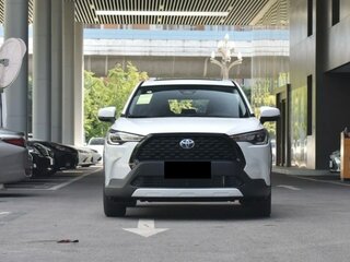 2023 Toyota Corolla Cross I, белый, 1980000 рублей, вид 2