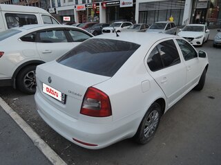 2012 Skoda Octavia II (A5) Рестайлинг, белый, 800000 рублей, вид 5