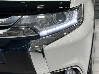 2015 Mitsubishi Outlander III Рестайлинг 2, белый, 2107000 рублей, вид 4
