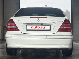 2005 Mercedes-Benz C-Класс 180 II (W203) Рестайлинг, белый, 700000 рублей, вид 3