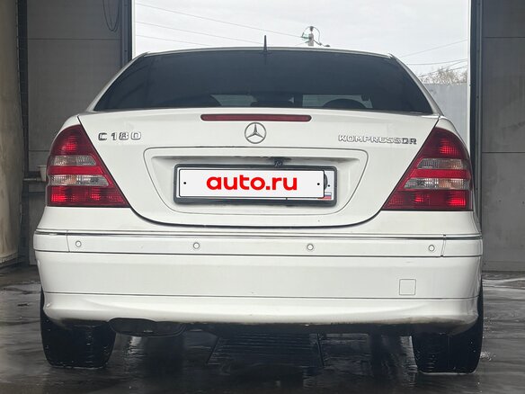 2005 Mercedes-Benz C-Класс 180 II (W203) Рестайлинг, белый, 700000 рублей - вид 2