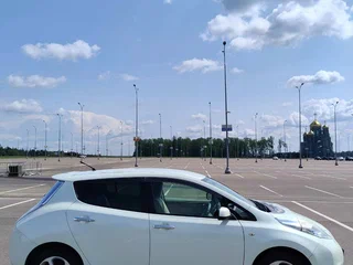 2012 Nissan Leaf I (ZE0/AZE0), белый, 500000 рублей, вид 3