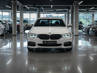 2019 BMW 5 серии 520d xDrive VII (G30/G31/G38), белый, 4110000 рублей, вид 3