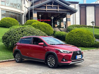 2022 Toyota Yaris L X XP150 Рестайлинг, красный, 1060000 рублей, вид 3