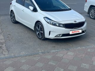 2017 Kia Cerato III Рестайлинг (Classic), белый, 900000 рублей, вид 3
