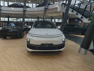 2025 Li Auto (Lixiang) L9 52.3 kWh I Рестайлинг, белый, 11990000 рублей, вид 5