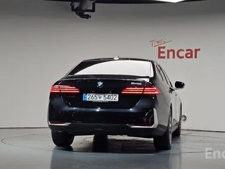 2025 BMW 5 серии 523d VIII (G60/G61/G68), чёрный, 6300000 рублей, вид 4