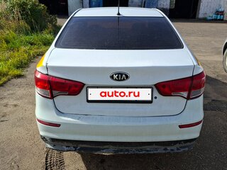 2016 Kia Rio III Рестайлинг, белый, 400000 рублей, вид 4