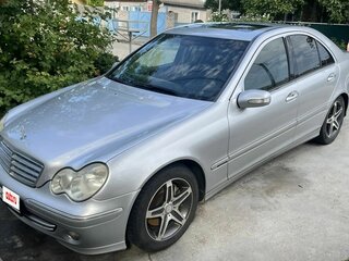 2005 Mercedes-Benz C-Класс 230 II (W203) Рестайлинг, серебристый, 630000 рублей, вид 1