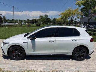 2023 Volkswagen Golf VIII, белый, 1810010 рублей, вид 4