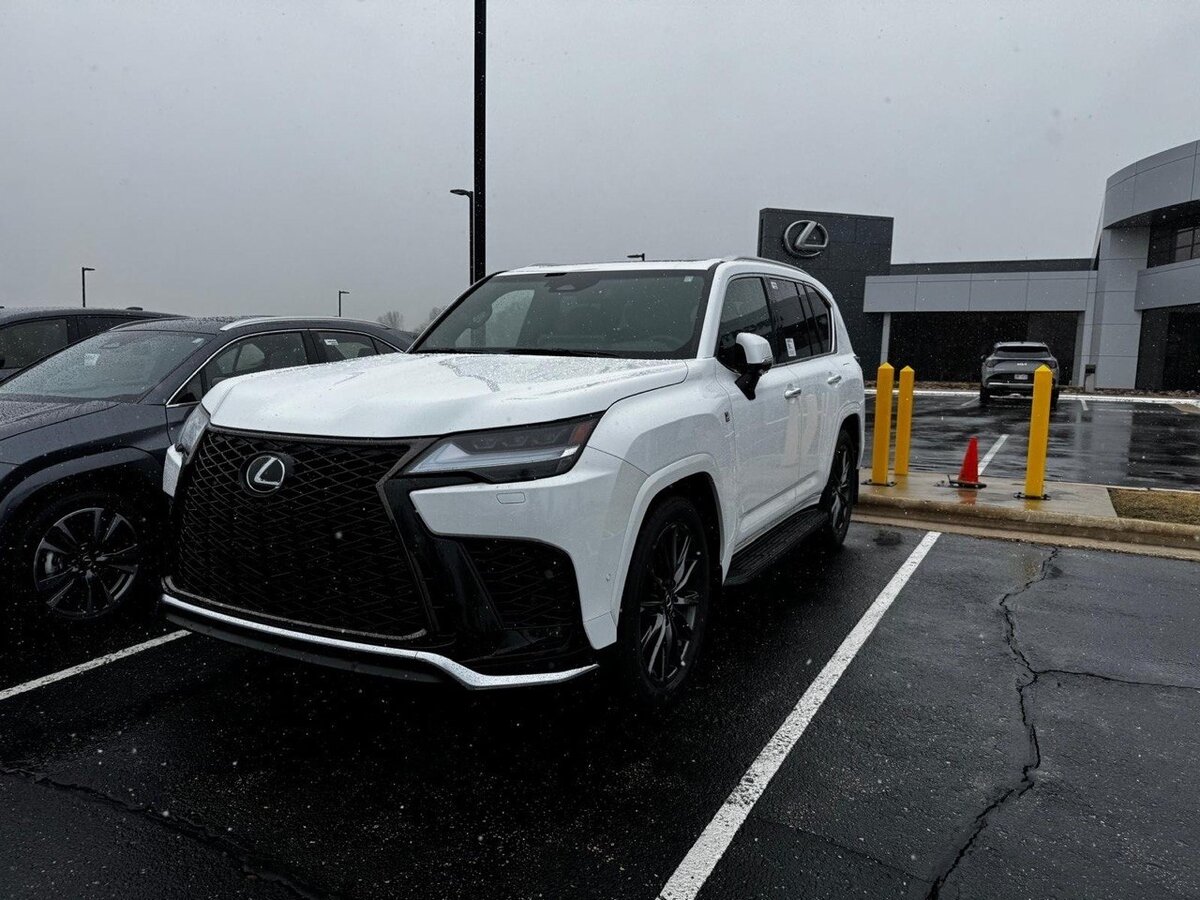 Открыть фотографии: Lexus LX IV