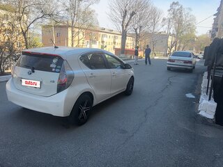 2014 Toyota Aqua I, белый, 700000 рублей, вид 5