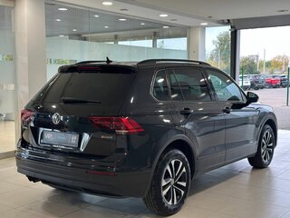 2020 Volkswagen Tiguan II, чёрный, 2597000 рублей, вид 4