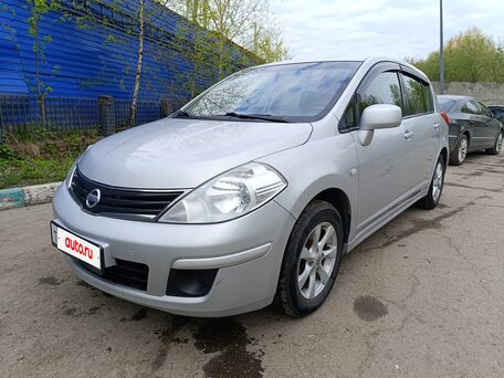 2013 Nissan Tiida I Рестайлинг, серый, 720000 рублей, вид 1