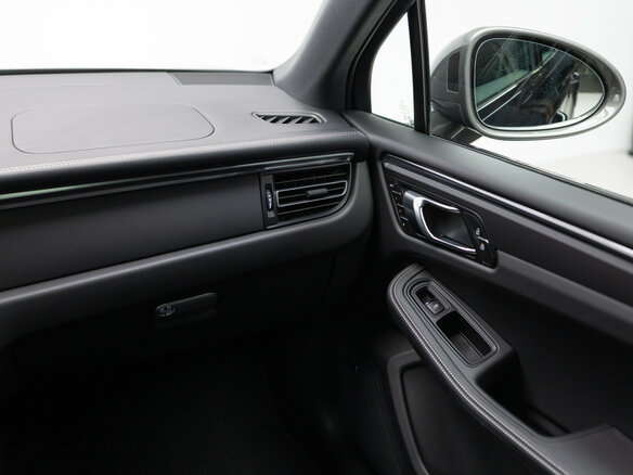 2026 Porsche Macan I Рестайлинг 2, чёрный, 12390000 рублей - вид 18