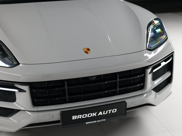 2023 Porsche Cayenne III Рестайлинг, серый, 12890000 рублей - вид 32