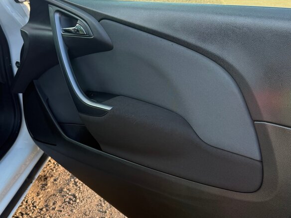 2012 Opel Astra GTC J Рестайлинг, белый, 1200000 рублей - вид 13