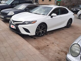 2019 Toyota Camry VIII (XV70), белый, 1999000 рублей, вид 2