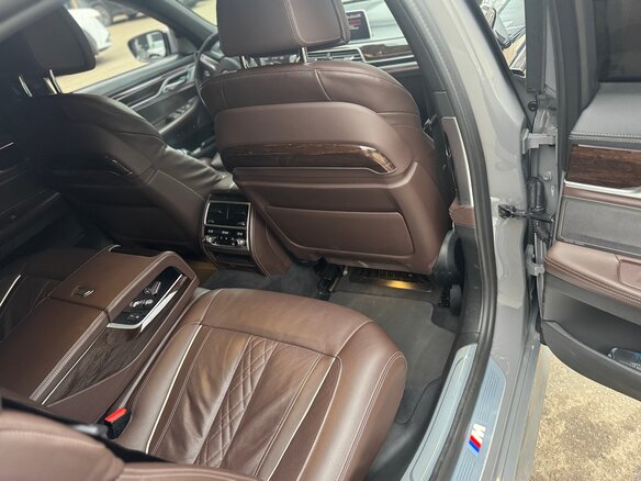 2022 BMW 7 серии 740d xDrive VI (G11/G12) Рестайлинг, серый, 7000000 рублей - вид 13