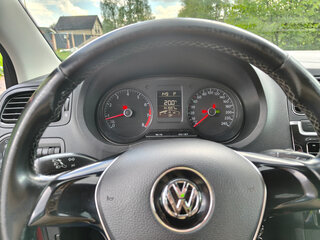 2016 Volkswagen Polo V Рестайлинг, красный, 1000000 рублей, вид 2