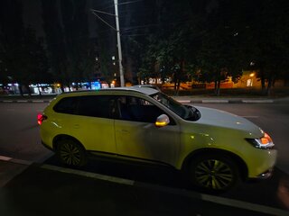 2021 Mitsubishi Outlander III Рестайлинг 3, белый, 2350000 рублей, вид 2