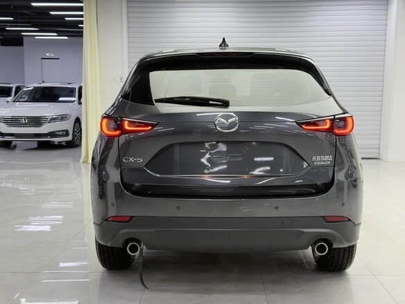 2023 Mazda CX-5 II Рестайлинг, серебристый, 2590000 рублей - вид 1