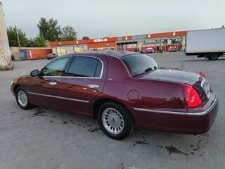 1999 Lincoln Town Car III, красный, 1350000 рублей, вид 4