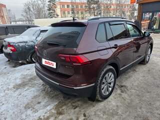 2022 Volkswagen Tiguan II Рестайлинг, коричневый, 3050000 рублей, вид 2