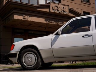 1991 Mercedes-Benz W124 230, белый, 1400000 рублей, вид 3
