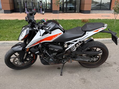 2021 KTM 390 Duke, белый, 390000 рублей, вид 1