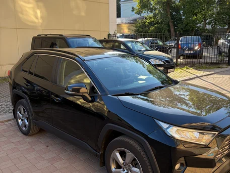 2020 Toyota RAV4 V (XA50), чёрный, 3100000 рублей, вид 2
