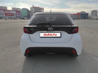 2021 Toyota Yaris IV, белый, 1150000 рублей, вид 5